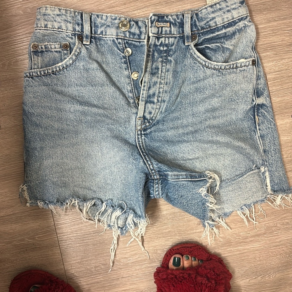 Zara distressed hem mom shorts
